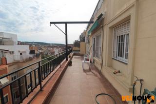 Àtic  Carrer holanda. Ático con amplia terraza, en la torrassa.