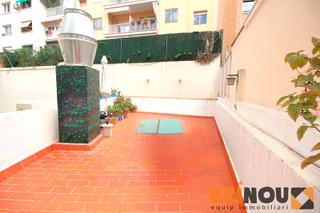 Appartamento in Carrer de lucà 6. Piso en putxet con terraza de 50m².