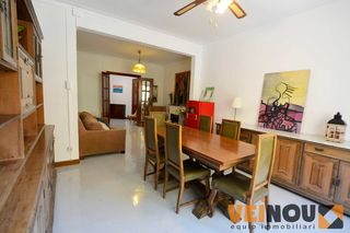 Pis  Carrer de padilla. Amplio piso de 5 dormitorios en finca clásica – sagrada familia.