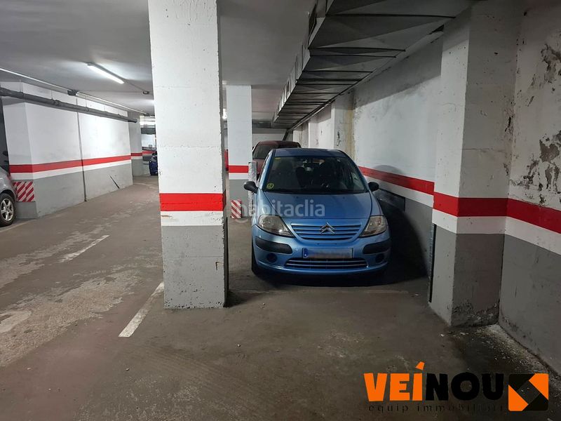 Foto a8cea023-15f7-48cc-8ce3-a121bf9a443e. Aparcament cotxe a La Bordeta Barcelona