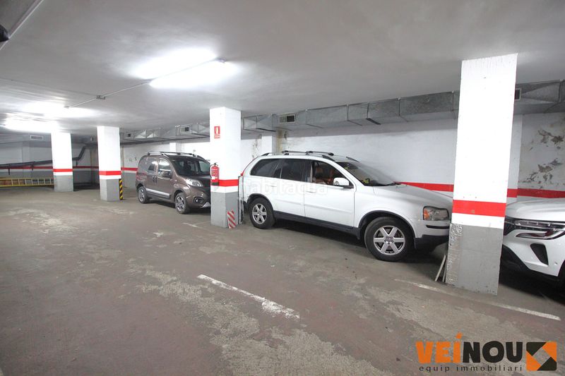 Foto ab1c9a75-bce3-46a3-a26b-b833ab641749. Aparcament cotxe a La Bordeta Barcelona