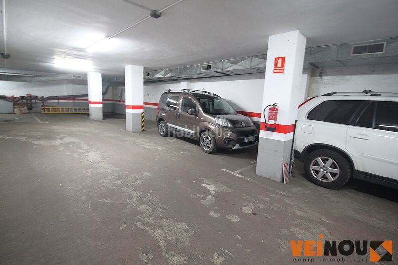 Foto eace810e-f091-4720-809e-f13c0944f1db. Aparcament cotxe a La Bordeta Barcelona
