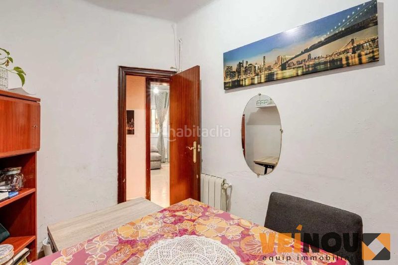Foto f60bfce3-8c52-4398-a847-933012697cd0. Pis a Sants Barcelona