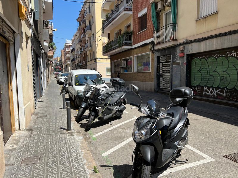 Foto b95afea8-d739-4b14-8c19-2844c4647780. Aparcament cotxe a Sants Barcelona