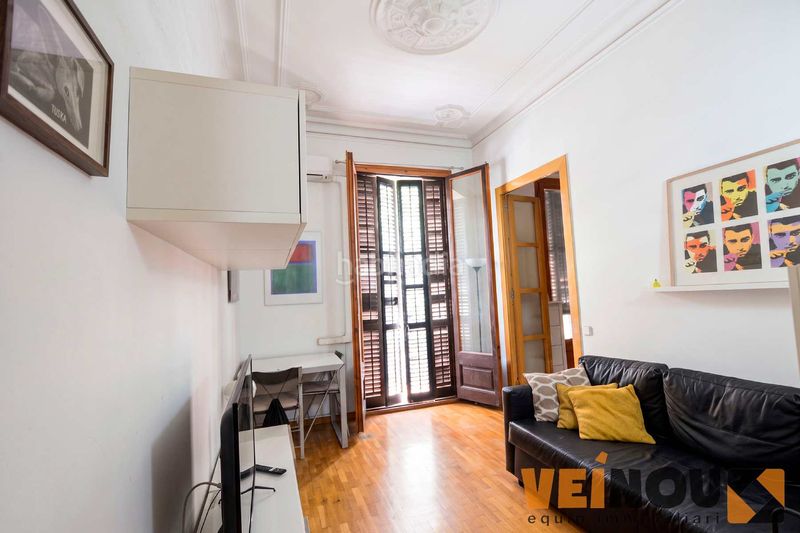 Foto 97650189-bbfa-4ac1-8789-23a212936ba0. Pis a Sant Antoni Barcelona