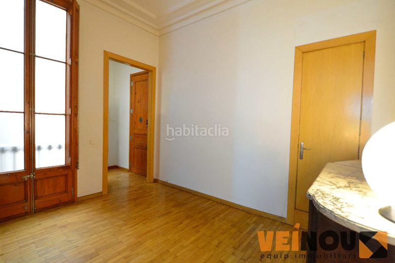 Foto d4a5a8bc-0596-4705-9e3a-f039970f766a. Pis a Sant Antoni Barcelona