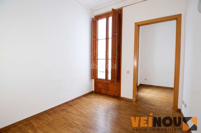 Foto e048f982-378a-4af5-9e48-25a57eb3fb3e. Pis a Sant Antoni Barcelona