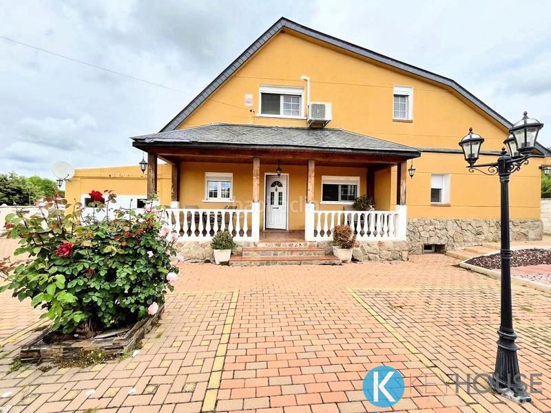 Foto a0ffdd05-516a-4a1e-b45b-0029d7b1ec19. Casa amb piscina a Villar del Olmo