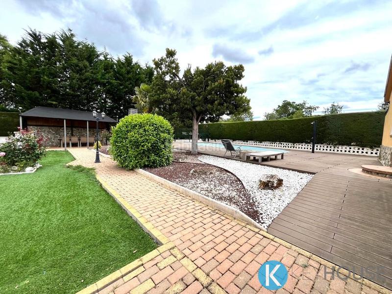 Foto efa7bc22-2c48-4785-9192-3bef047f05a3. Casa amb piscina a Villar del Olmo