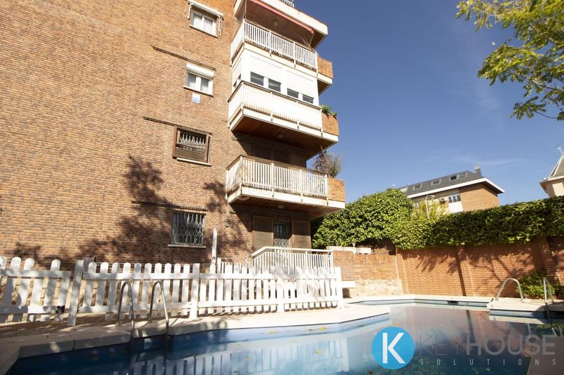 Foto 023a5065-7e03-404b-99d5-73d81dc64918. Pis amb calefacció aparcament piscina a Nueva España Madrid