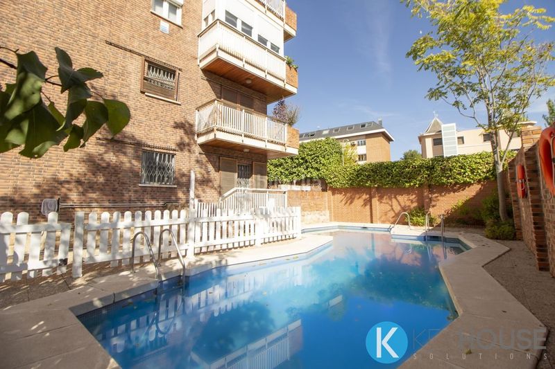 Foto 45f8d233-9622-4ecd-8a60-5bf9169df8f1. Pis amb calefacció aparcament piscina a Nueva España Madrid