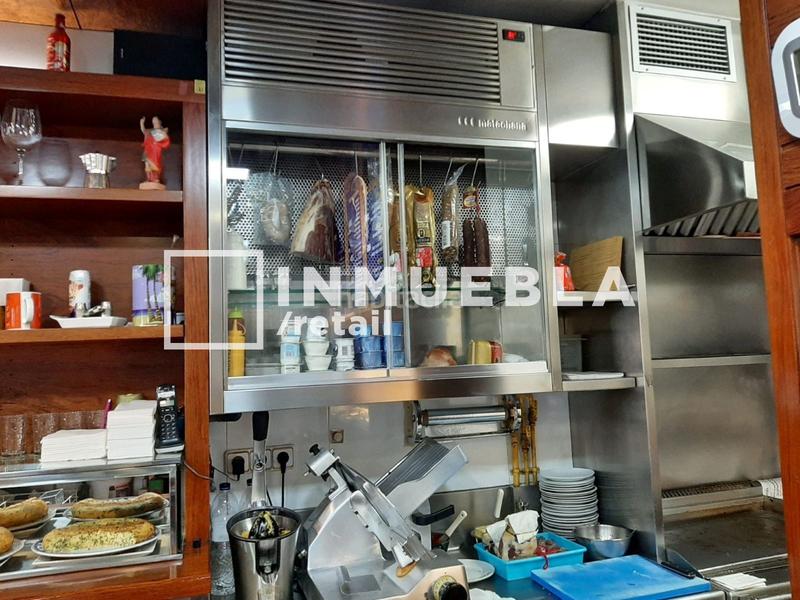 Foto 3038c228-8ec1-40b6-b4c7-3186c4fe7eb2. Alquiler local comercial con antigua licencia c1 con salida de humos en Barcelona