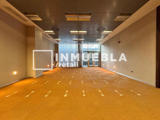 Location Local commercial  Passeig de gràcia. Con gran escaparate de más de 30m en chaflán