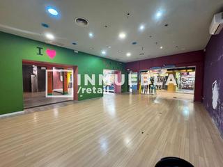 Lloguer Local Comercial a Del pi 5. En galerías maldà