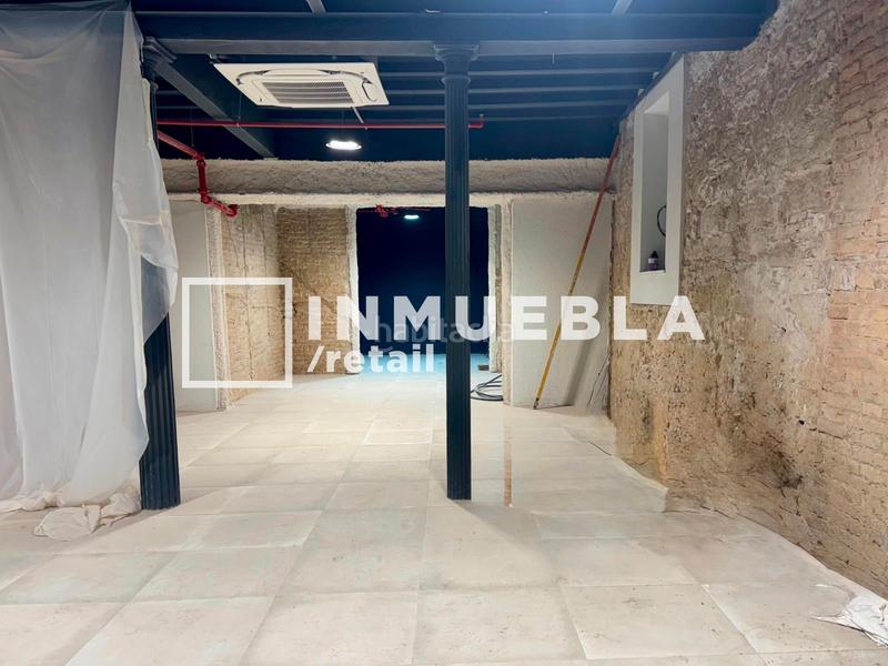 Foto fdf7fb1d-33fe-4d70-b23b-79ca7298a121. Alquiler local comercial en carrer ample 30 en Gòtic Barcelona