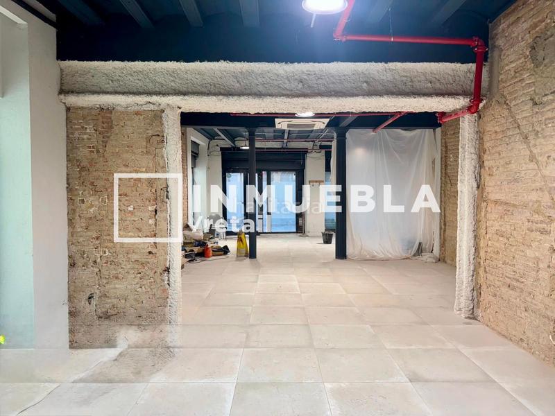 Foto 12cd1654-c6f8-4af1-9eed-2e8928462d13. Lloguer local comercial a carrer ample 30 a Gòtic Barcelona