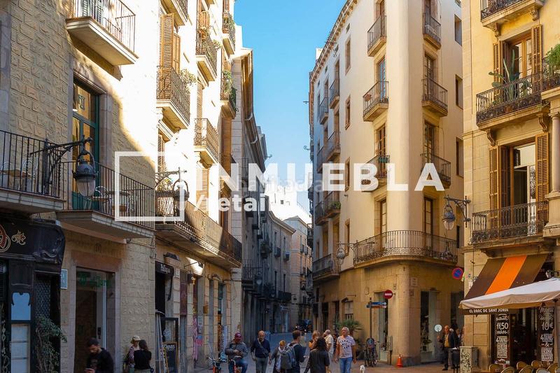 Foto 8acb8af1-d2b5-4d90-bdc4-8548ea866b33. Lloguer local comercial a carrer ample 30 a Gòtic Barcelona