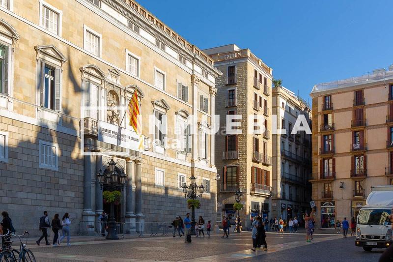 Foto cfcb95dc-5f65-48bf-af09-47b7fc18ff4f. Lloguer local comercial a carrer ample 30 a Gòtic Barcelona