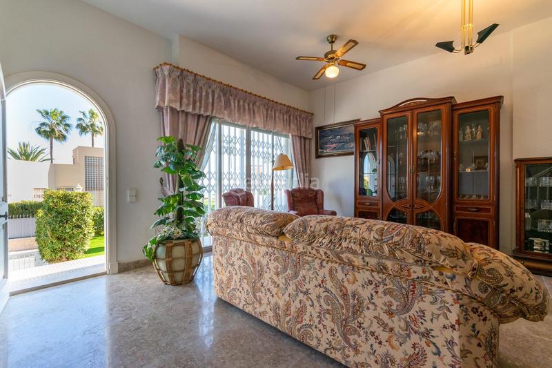 Foto a7cfb722-63f6-4a96-8690-4ec0932f197d. Casa amb aparcament a calas Santa Pola este Santa Pola