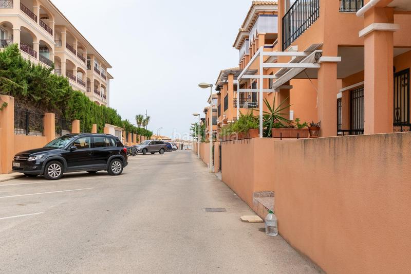 Foto fb76363f-9716-468f-b922-4ccae0e6416b. Zweistöckige wohnung mit parking pool in Playa Flamenca Orihuela