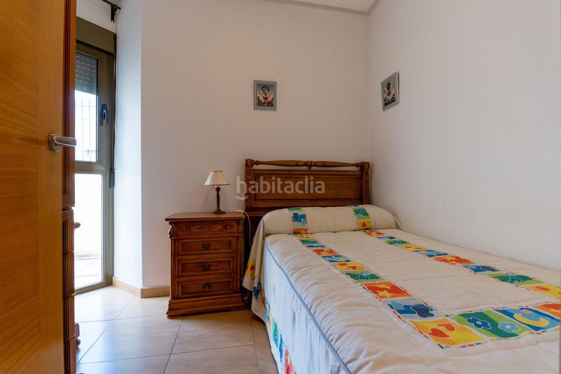 Foto a1e7daed-22f8-4cc1-a40b-525f6b0ba32c. Pis amb aparcament a Playa Levante Santa Pola