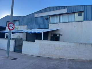 Nave industrial  Calle de los marineros. Necesitas ampliar tu negocio o quieres invertir?