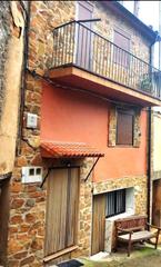 Casa adossada a Torre de Don Miguel