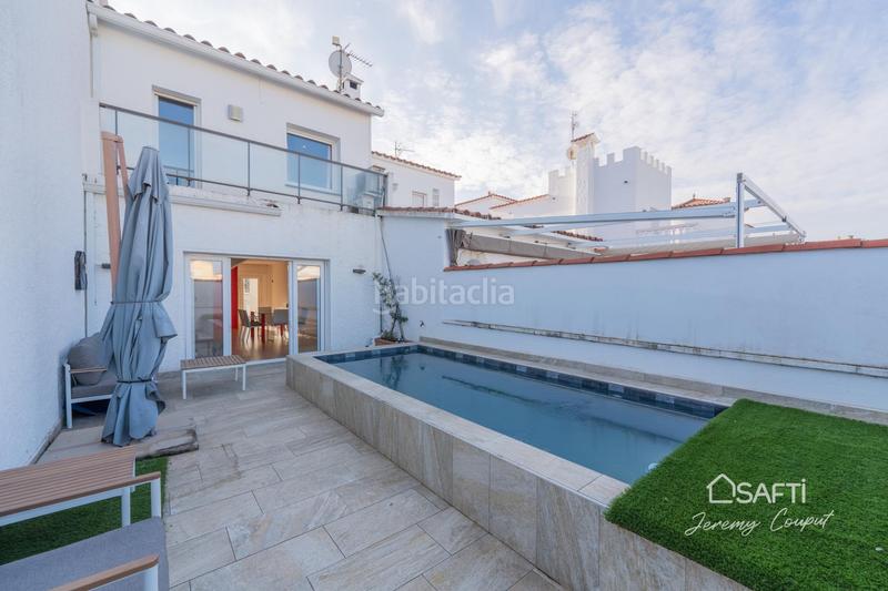 Foto 8668f245-7b1d-4f71-8ff5-082aeea28e13. Casa aparellada amb calefacció aparcament piscina a Empuriabrava