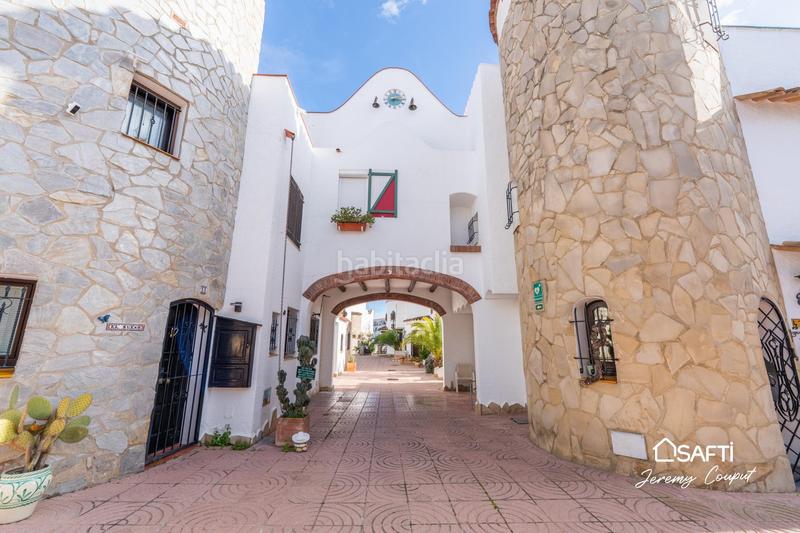 Foto 4406f08d-c548-47f4-a513-3573d79c70ab. Casa aparellada amb calefacció aparcament a Port Grec - Port Moxó Empuriabrava
