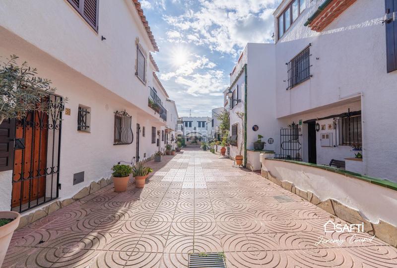 Foto 8c25bebd-052b-4c6e-883b-591b1a21291f. Casa aparellada amb calefacció aparcament a Port Grec - Port Moxó Empuriabrava