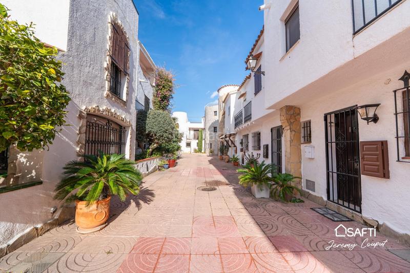 Foto ab254750-b939-4d54-a3e6-0e596bedb562. Casa pareada en Port Grec - Port Moxó Empuriabrava