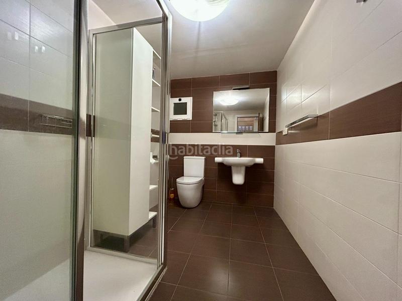 Foto 0486c6e9-de73-484c-908b-eb9eb840297e. Casa aparellada amb aparcament a Campus Norte - San Caetano Santiago de Compostela