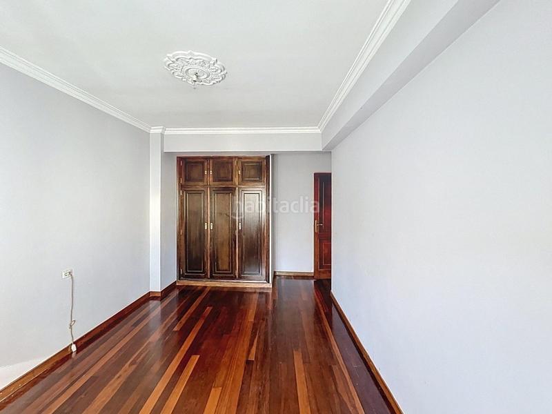 Foto ed7ad2cd-7855-4a67-b5ee-910e7f51149c. Casa aparellada amb aparcament a Campus Norte - San Caetano Santiago de Compostela