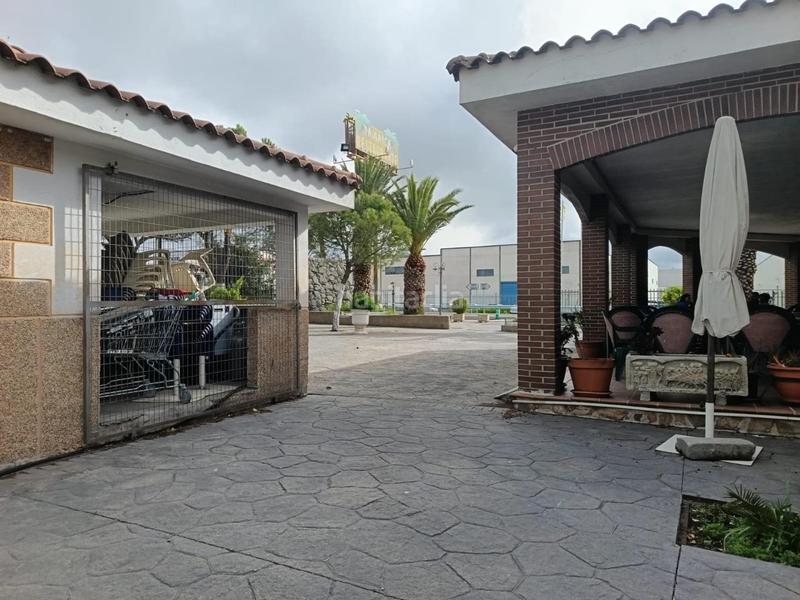 Foto 52cc13a6-5462-41bc-9a65-d37ede504350. Locale commerciale con riscaldamento in Huecas