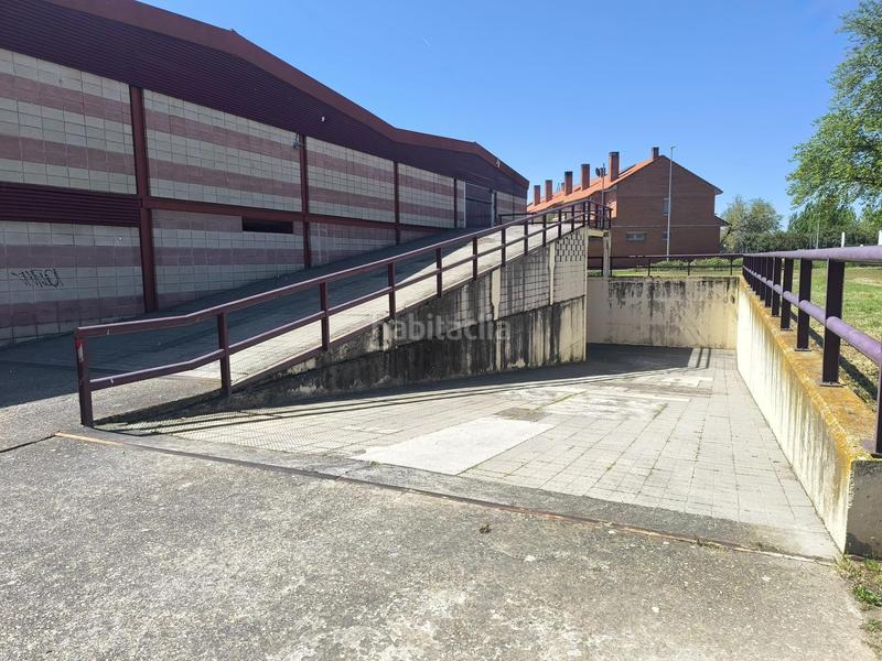 Foto b3542349-4e1e-4b6d-8b14-579d305c10ac. Autoparkplatz in Laguna de Duero