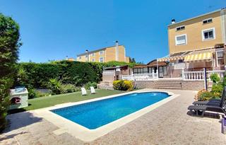 Casa adossada a Avenida Elvas