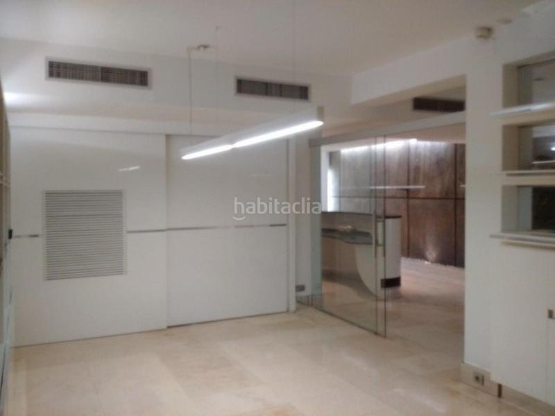 Foto f5eab8d5-5e9d-4d06-a94f-df2fff9619d1. Local comercial a Putget - Farró Barcelona