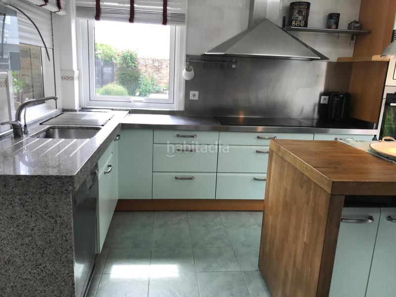 Foto f2715f80-8aec-406f-82fd-e2a4cf3f5483. Casa a schiera con riscaldamento parcheggio piscina in Santiago de Compostela