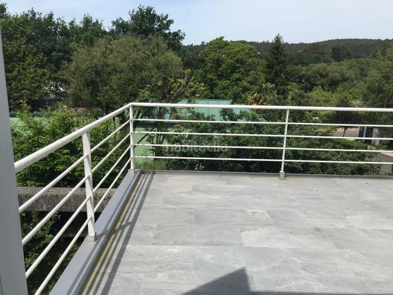 Foto 9ce6ebc4-61eb-4cd5-a387-49f7fd873a86. Semi detached house with heating parking pool in Campus Norte - San Caetano Santiago de Compostela