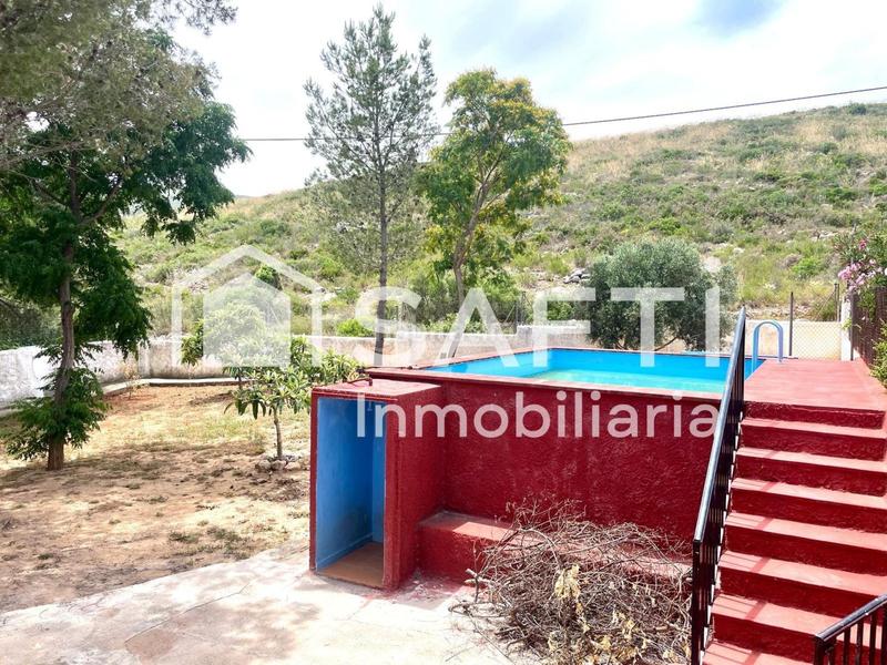 Foto 4af43dd7-db1c-4c93-8f68-78ff4e9041b0. Bauernhof mit parking pool in Montroy