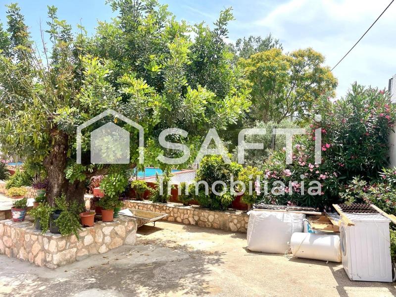 Foto 7ee03432-b748-4de8-a595-f893265e1a49. Bauernhof mit parking pool in Montroy