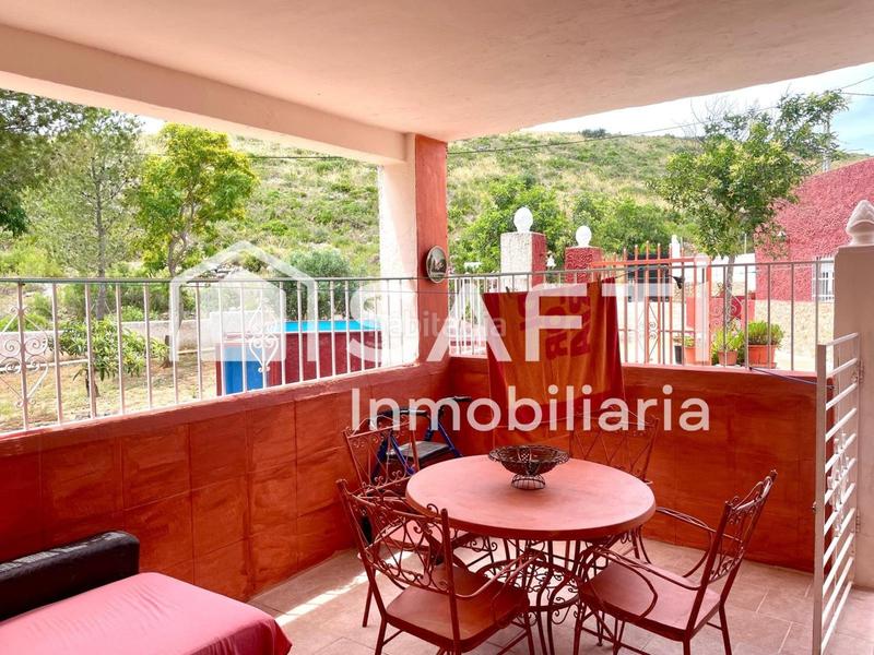 Foto ace0c032-ff75-454c-847a-b0ecf7af8ae9. Bauernhof mit parking pool in Montroy