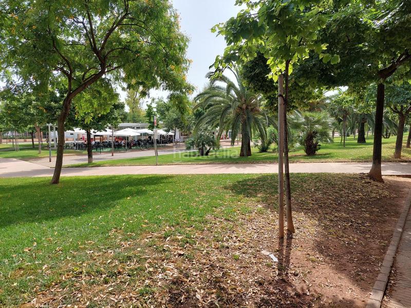 Foto b4502ac6-958a-481d-a601-a05d9f39643f. Parking coche en Avenida de Abril-9 de Octubre Sagunt