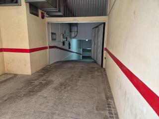 Car parking in Avenida de Abril-9 de Octubre