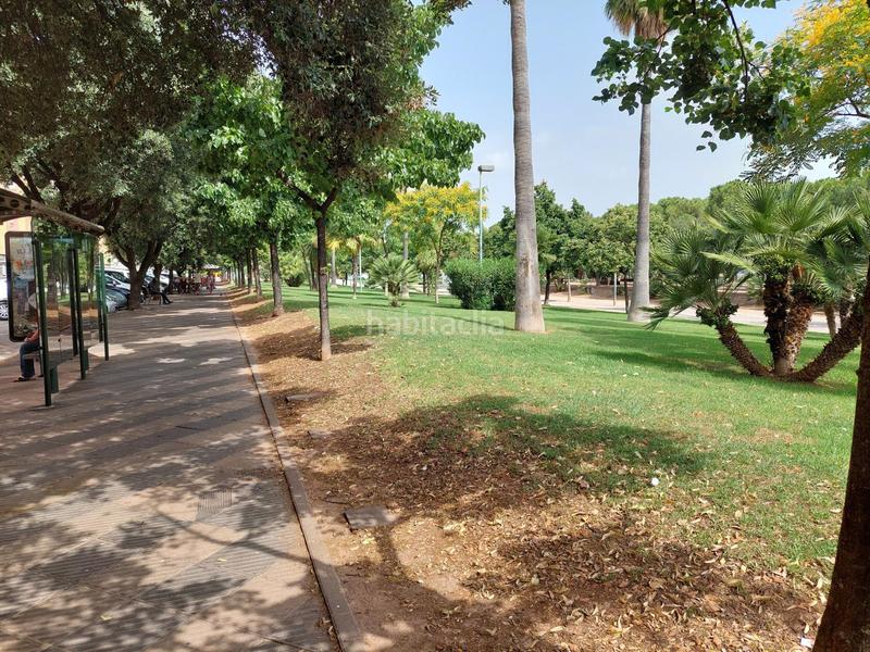 Foto 4269cb92-b0bf-48c5-bcbb-daf1fcce59b8. Parking voiture dans Avenida de Abril-9 de Octubre Sagunt