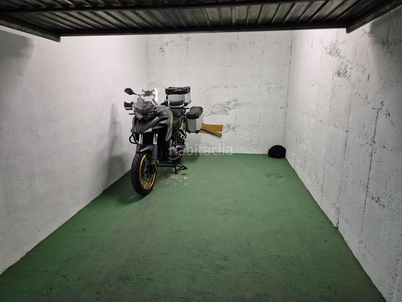 Foto 5ba882a6-9e61-4dec-a729-dda354cda2a6. Parking voiture dans Avenida de Abril-9 de Octubre Sagunt