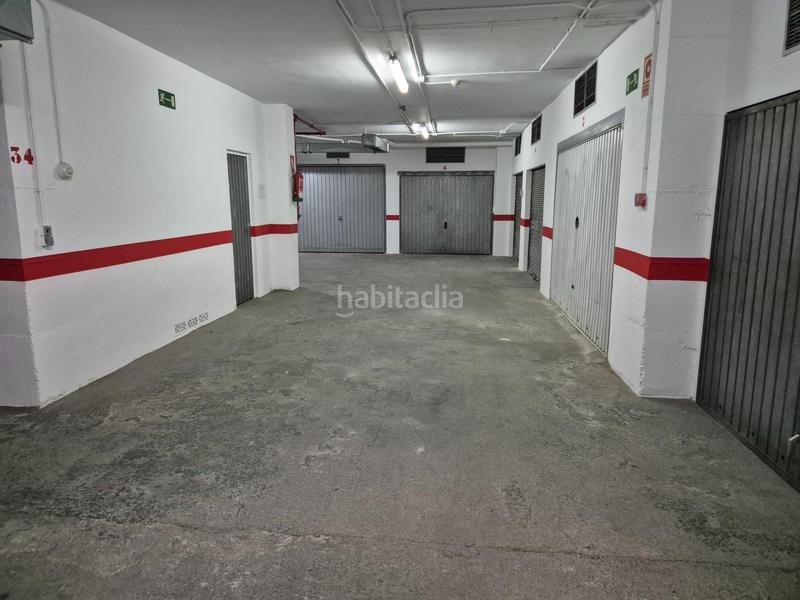 Foto 9f295c4f-0cef-42f7-9c82-24f7df30d987. Parking voiture dans Avenida de Abril-9 de Octubre Sagunt