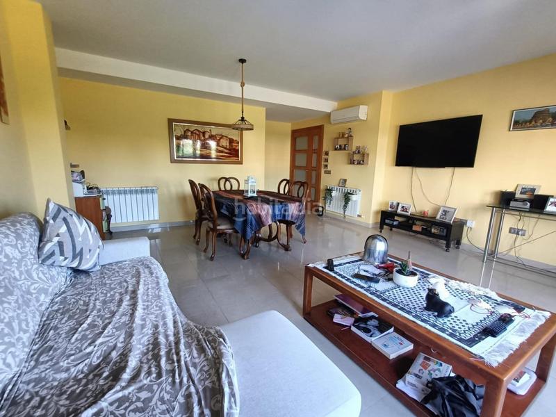 Foto 342e21dd-d542-44e3-bf2c-a70708f7a3f1. Casa adosada en Centre Pineda de Mar