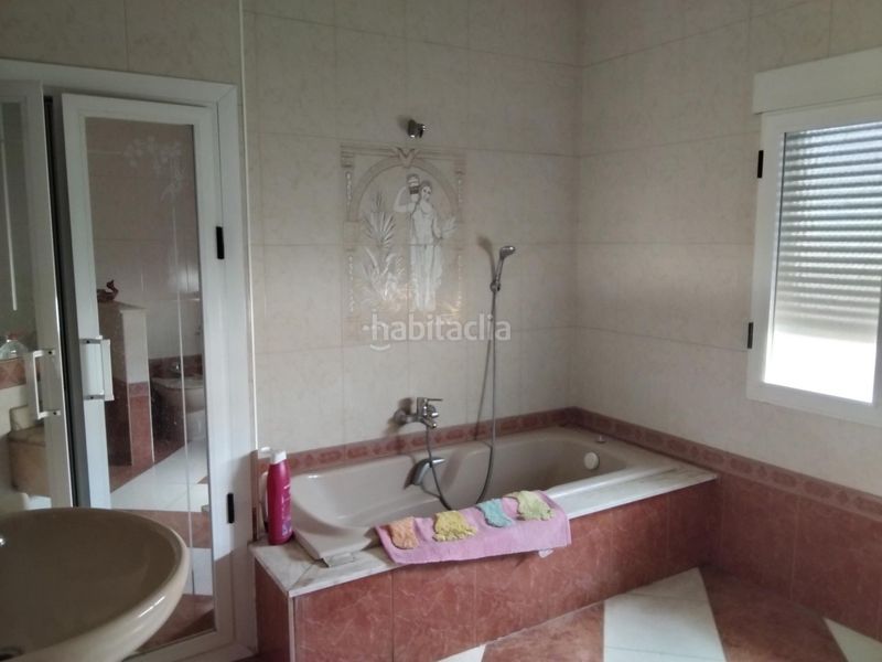 Foto b5481636-eb81-4b86-925e-89f01f15aa9f. Casa aparellada amb aparcament a Campo de Criptana