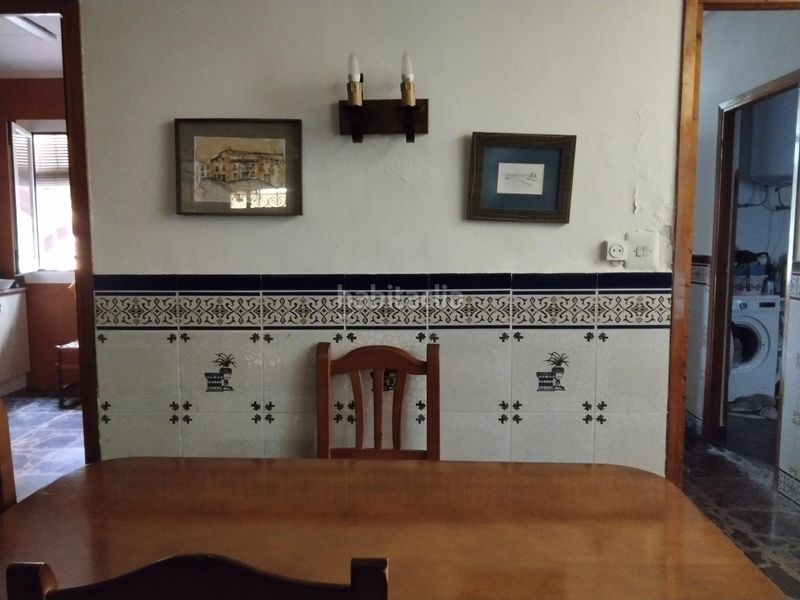 Foto b8de931e-775b-42f3-b14c-94582e639cc0. Casa aparellada amb aparcament a Campo de Criptana